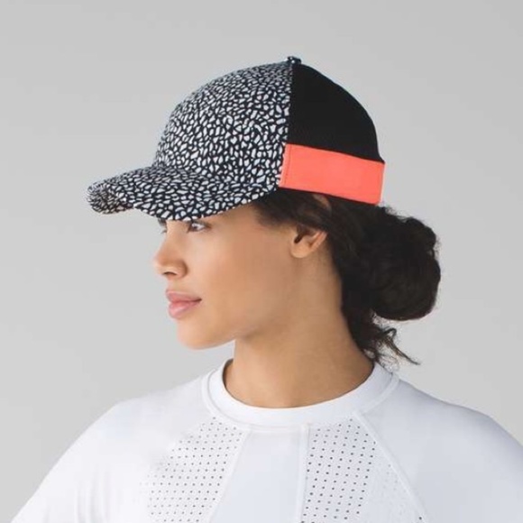 lululemon dash and splash cap